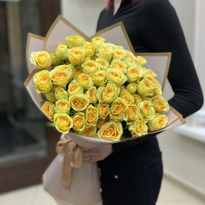 15 кустовых пионовидных желтых роз, Голландия
