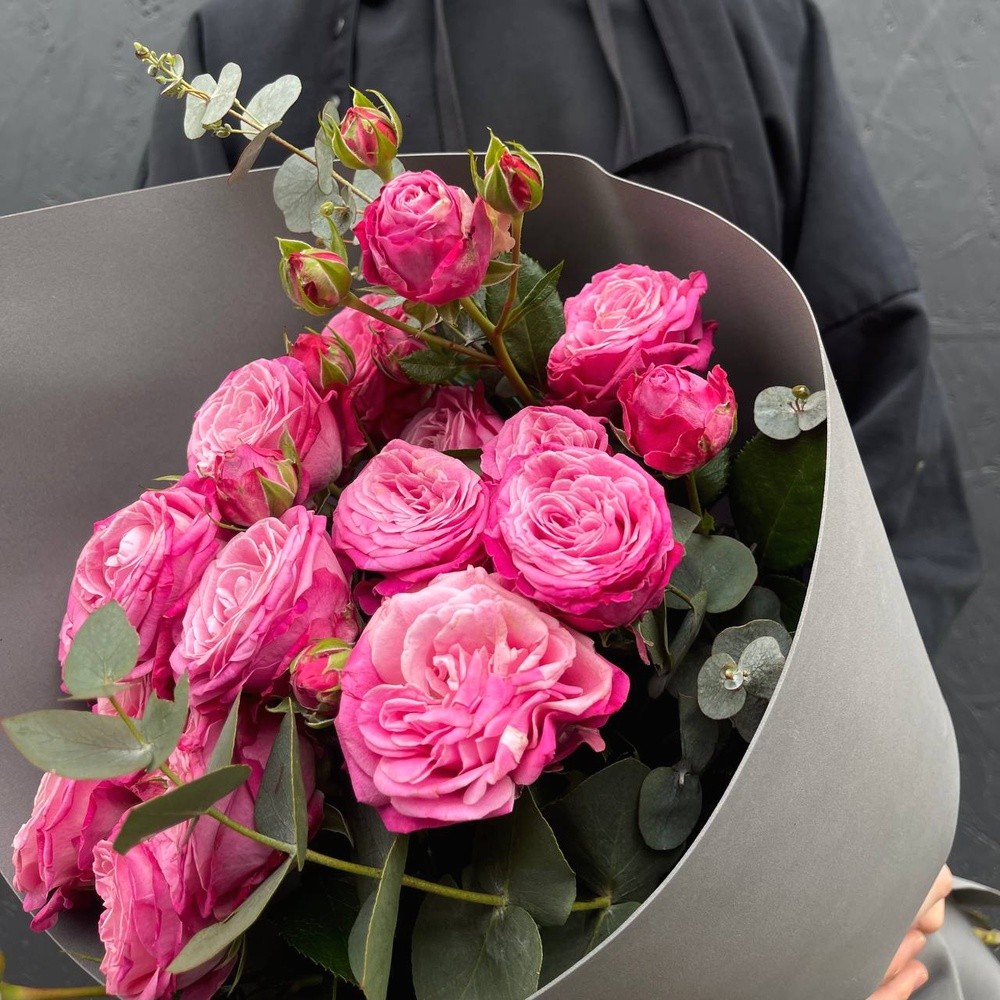 Букет из 19 пионовидных роз «Мама любит розы»