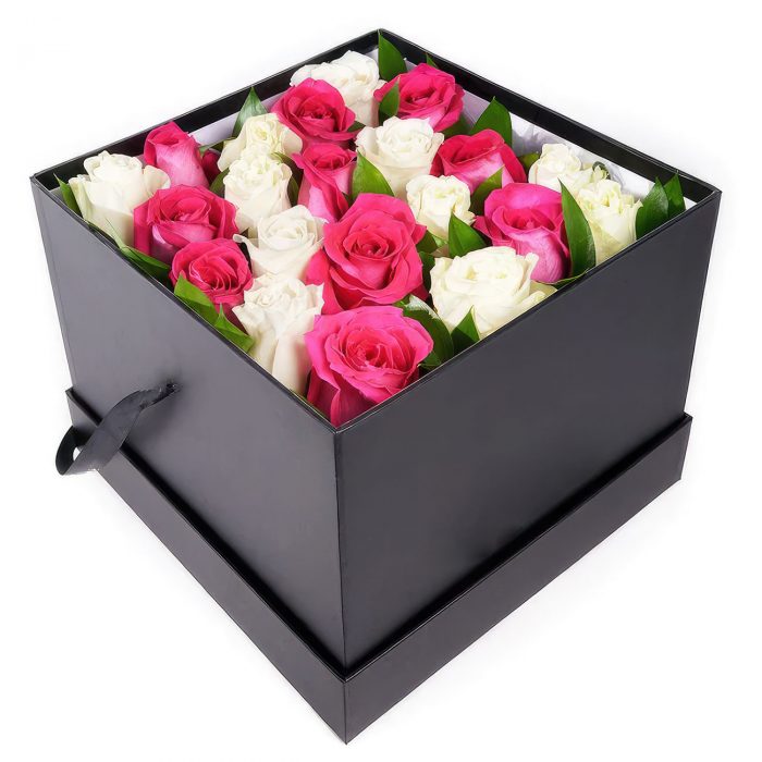 Букет из 23 розовых роз в коробке «Восторг»