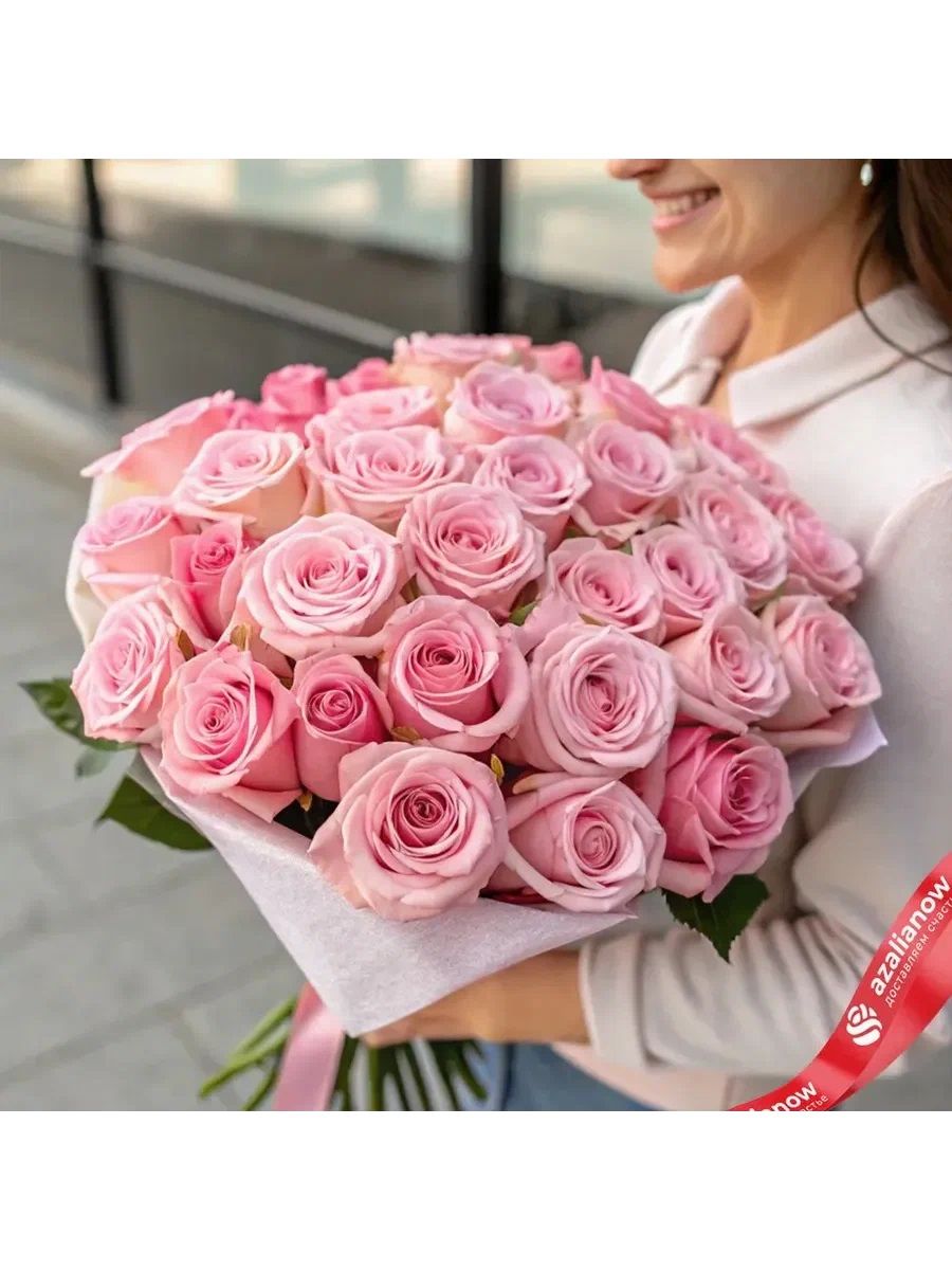 Букет из 31 розовой розы с лентой, 40 см, Россия